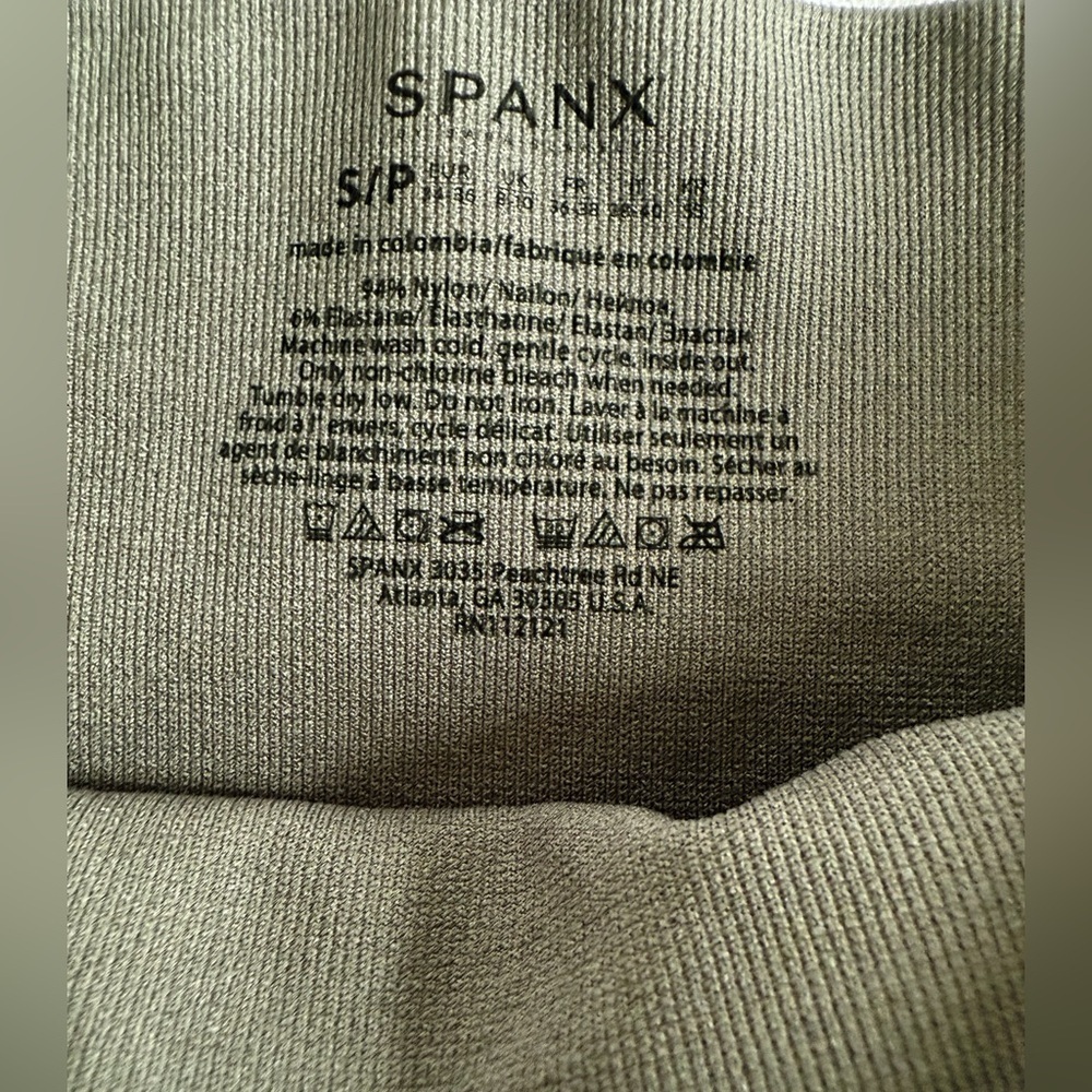 SPANX Look At Me Now Seamless W’s Cropped Leggings – Camo Print – Size S/P – NWT - Picture 6 of 8